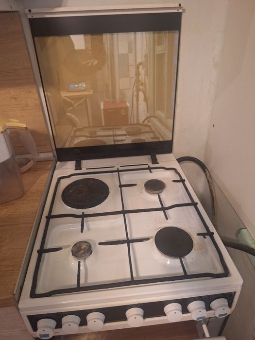 Продам газовую плиту