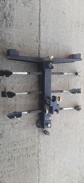 Suport pe cârlig pentru 3 biciclete