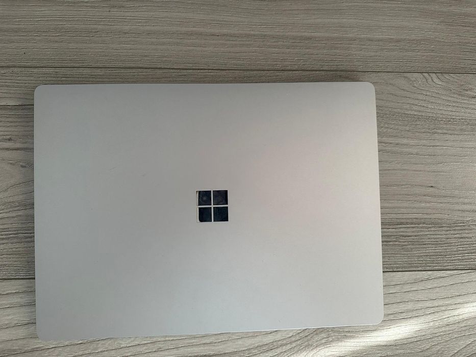Laptop Microsoft surface 4 cu touchscreen.