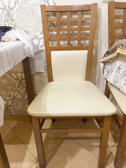 Продаю деревянные стулья