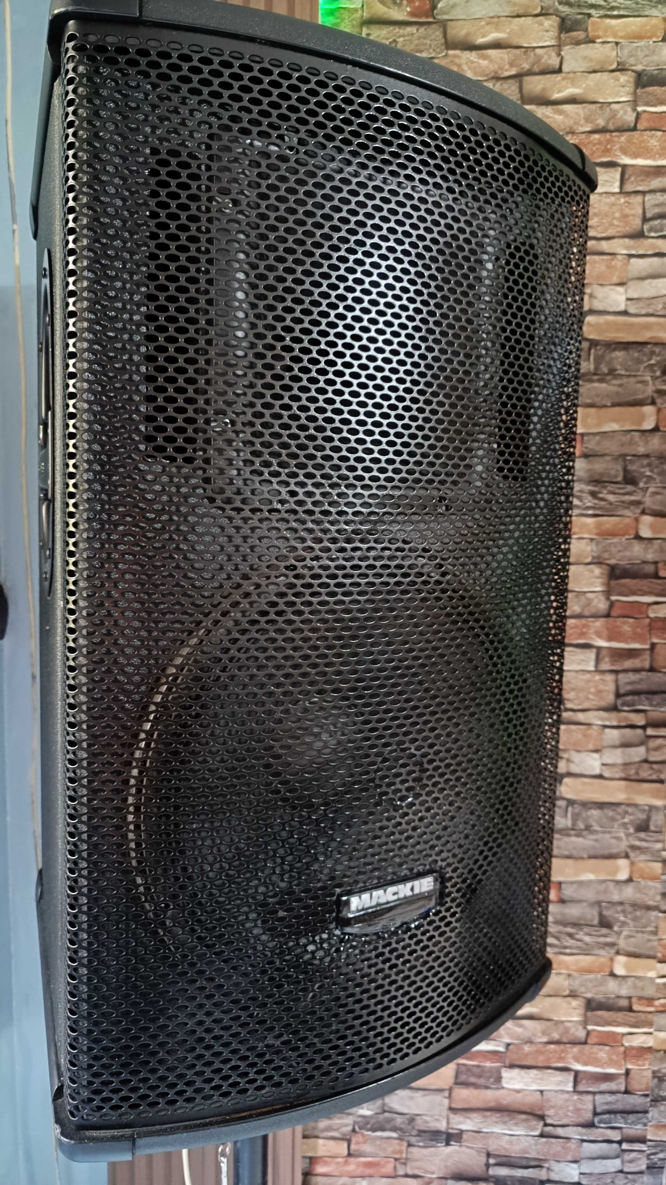 Mackie 15 500wats