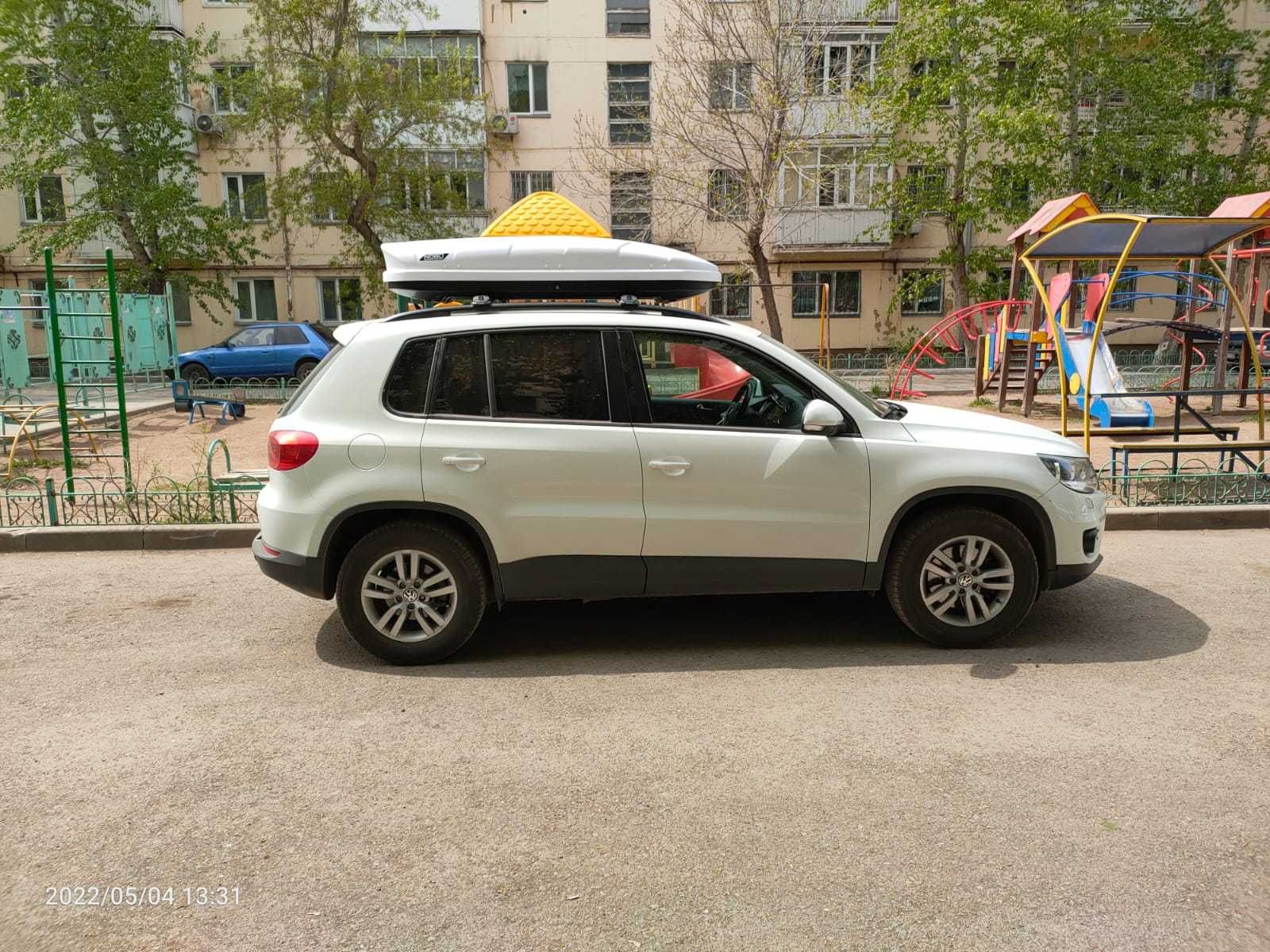 Машина Volkswagen Tiguan 2015 года