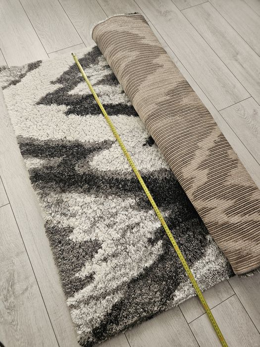 Covor alb negru gri