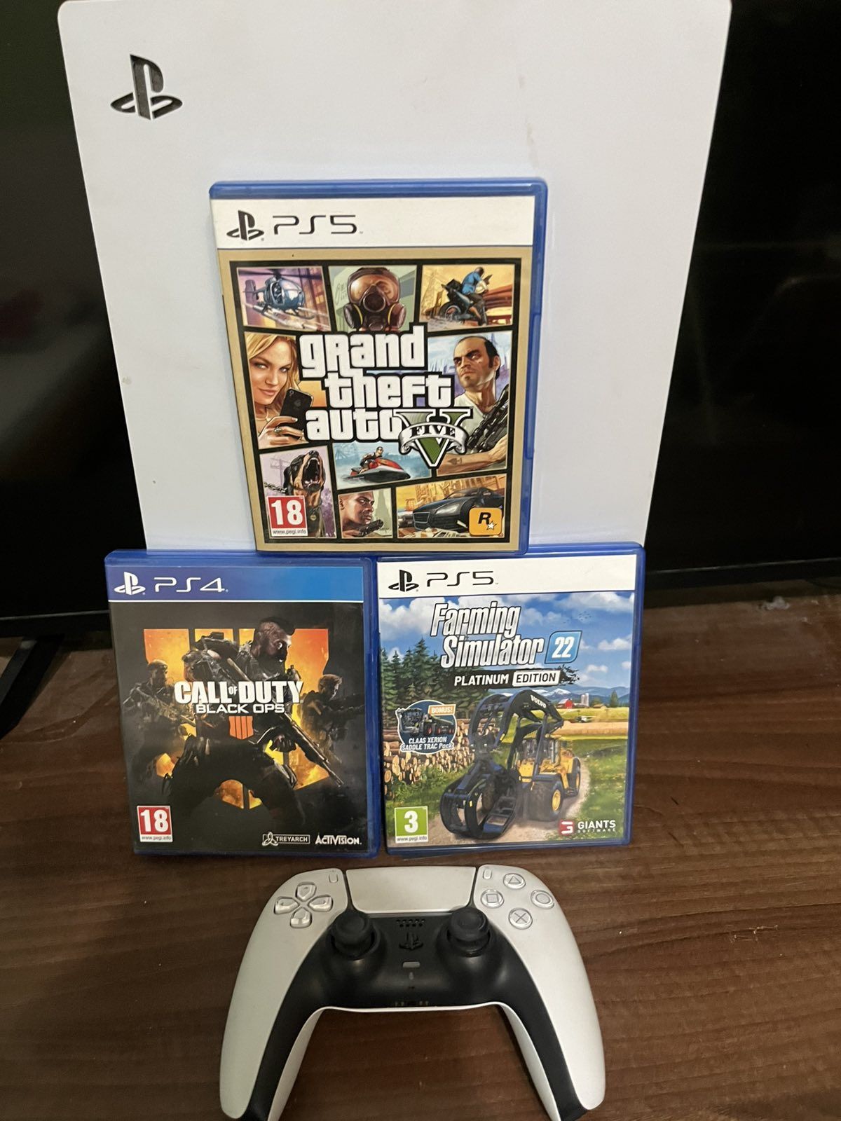 PlayStation 5  с 3 игри