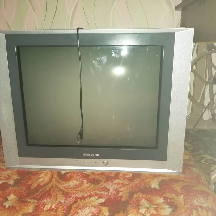 Продаю цветной телевизор.