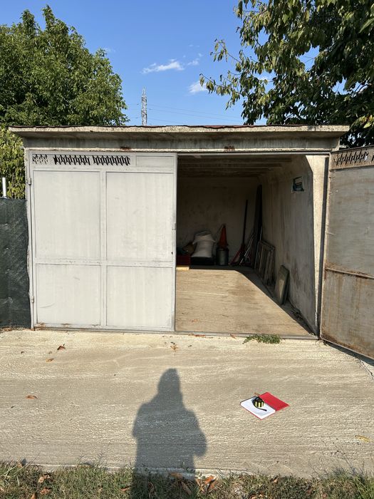 Гаражна врата метална двукрила за бетонова гаражна клетка