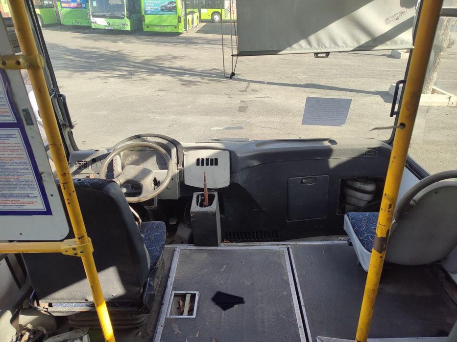 Isuzu avtobus 2016 yil ,2014 yil 2913 yil  11500$ narxi kilishamiz
