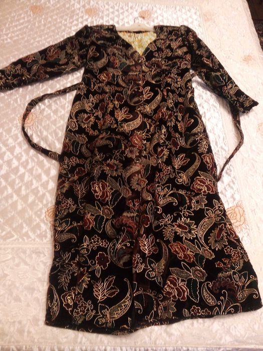 Бархат гулбахамал халат ва лозим 100 минг ва пойбзаллар БЕПУЛ