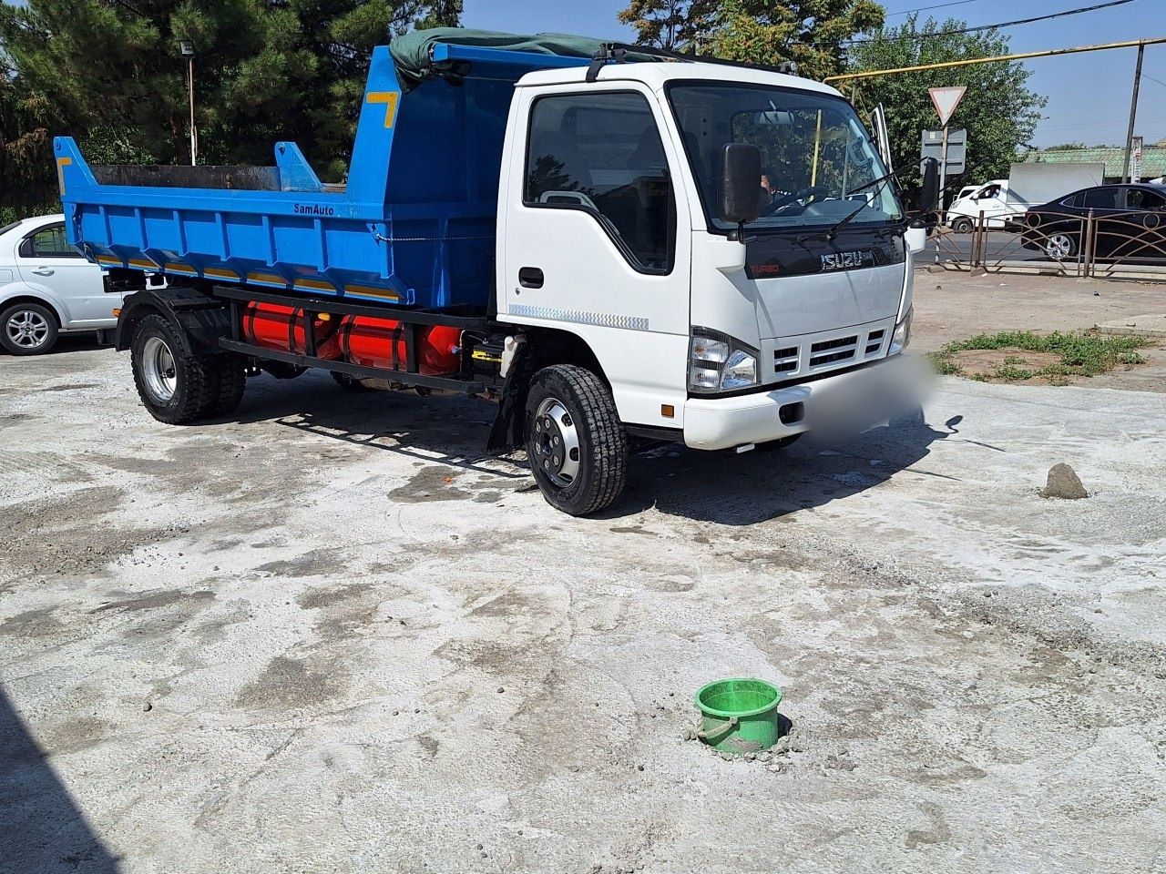 Исузи Самосвал      Isuzu Samasval