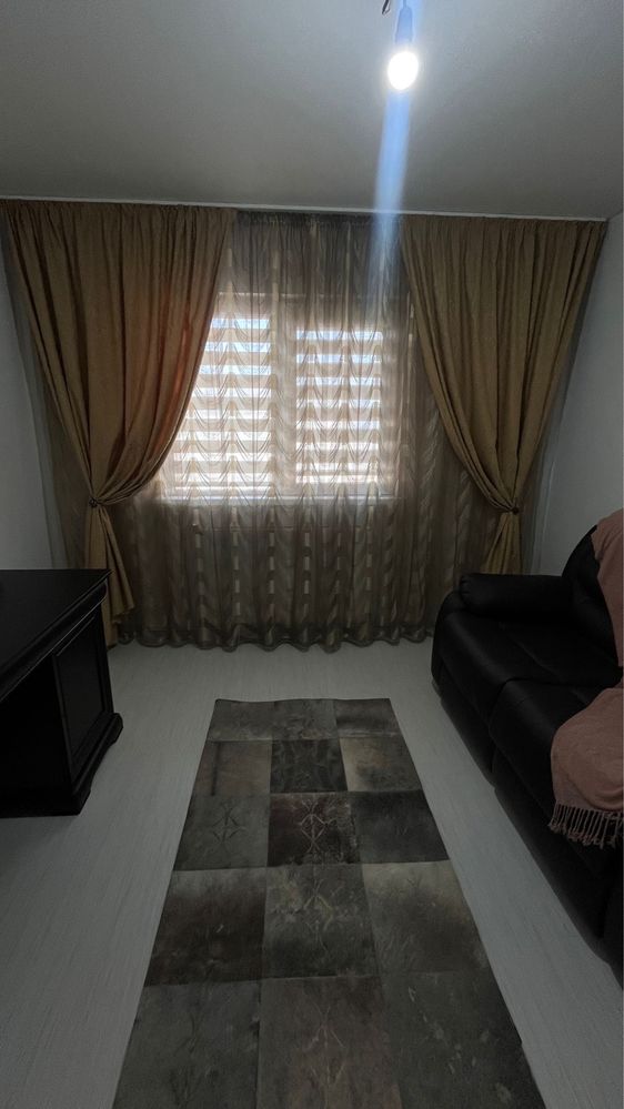 Apartament 5 camere etaj 4 + mansardă zona mall Botoșani