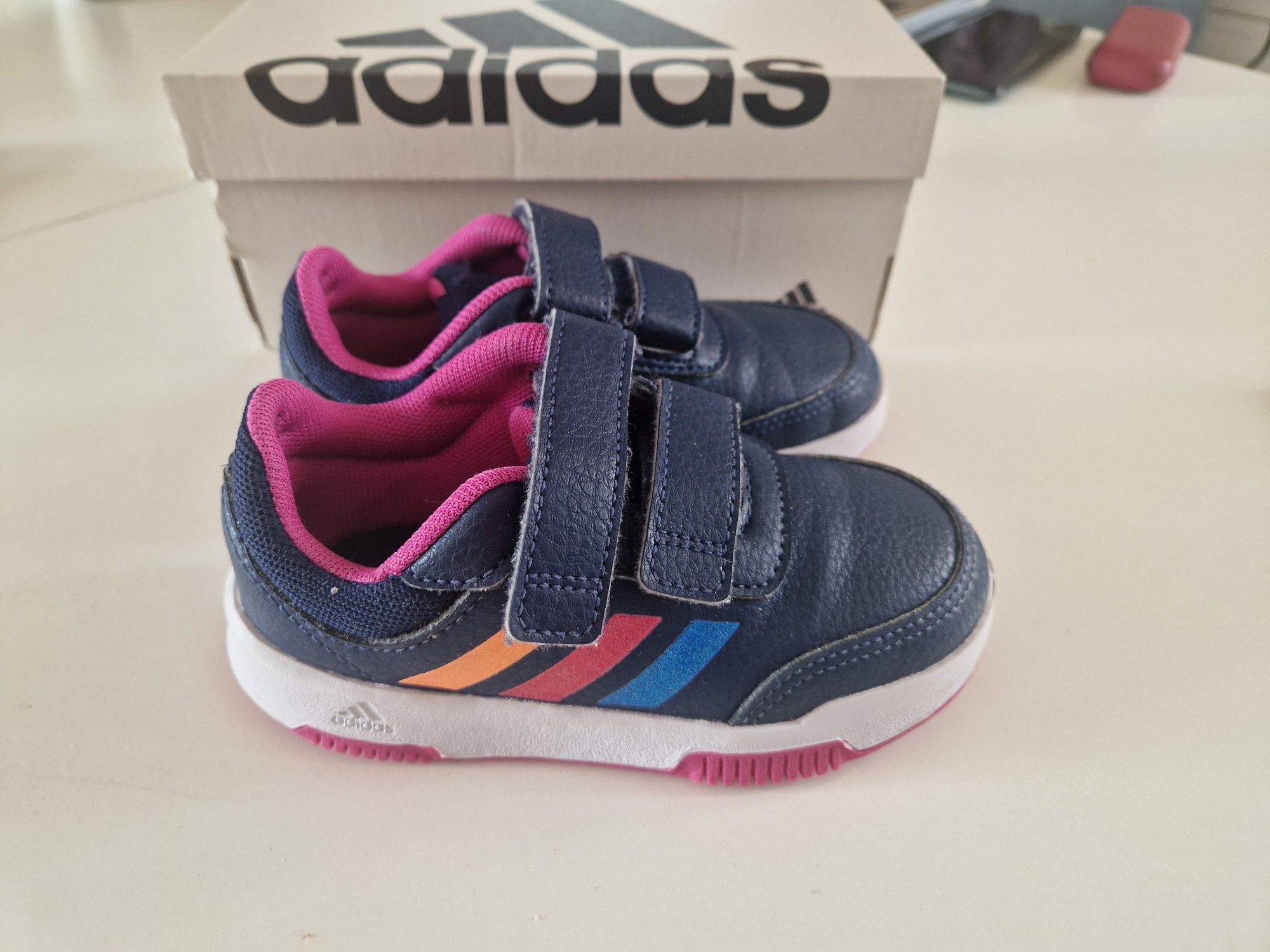 Детски обувки Adidas 25