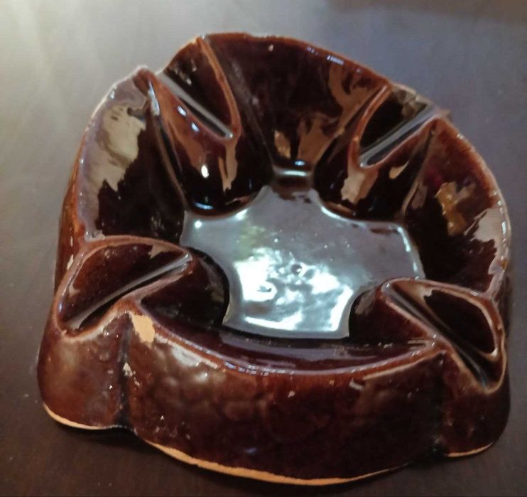 Керамический кувшинчик, пепельница и вазы