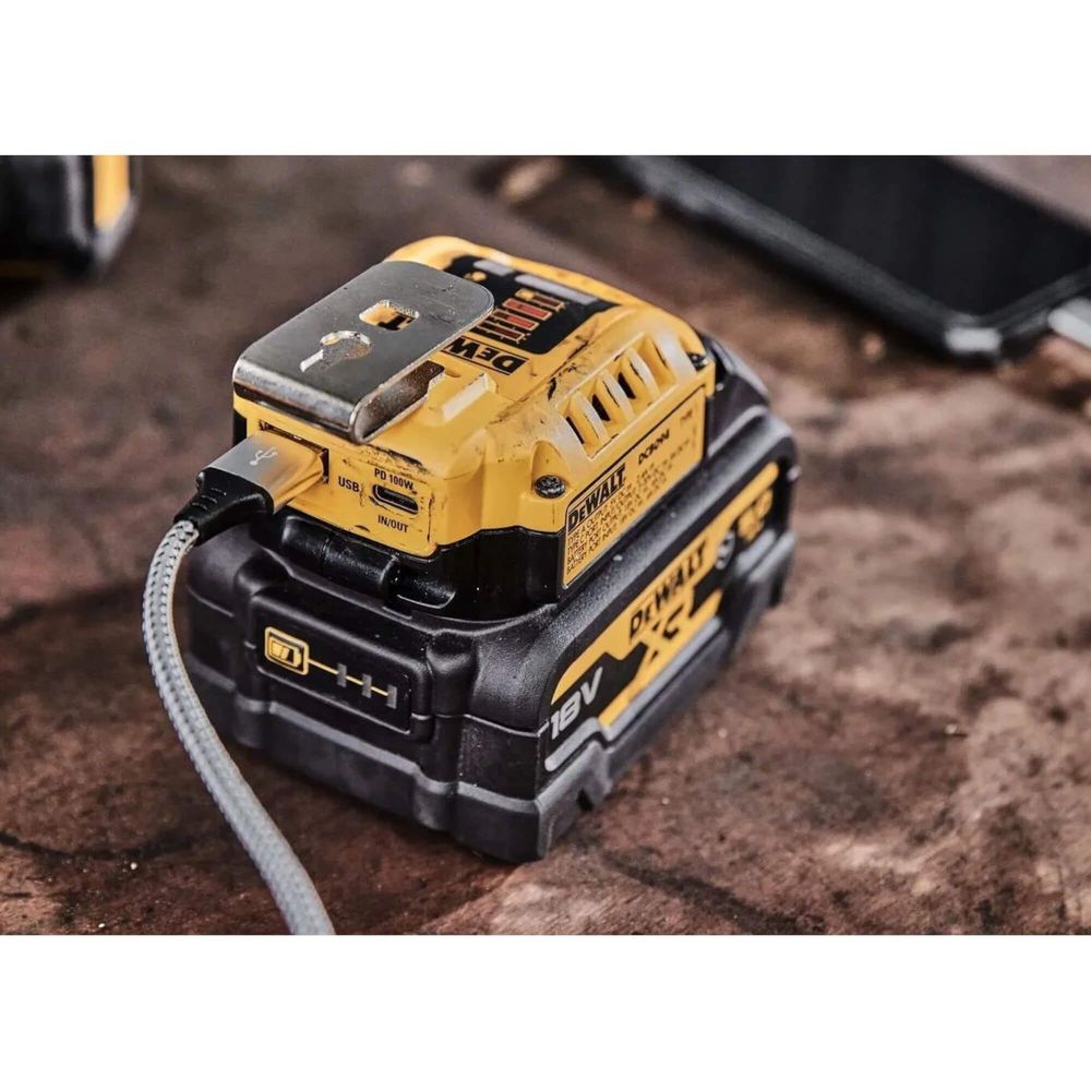 DeWALT DCB094K Комплект зарядно със адаптер за батерия USB