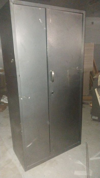 Шкаф металический
