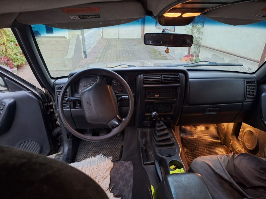 Vând Cherokee jeep Xj