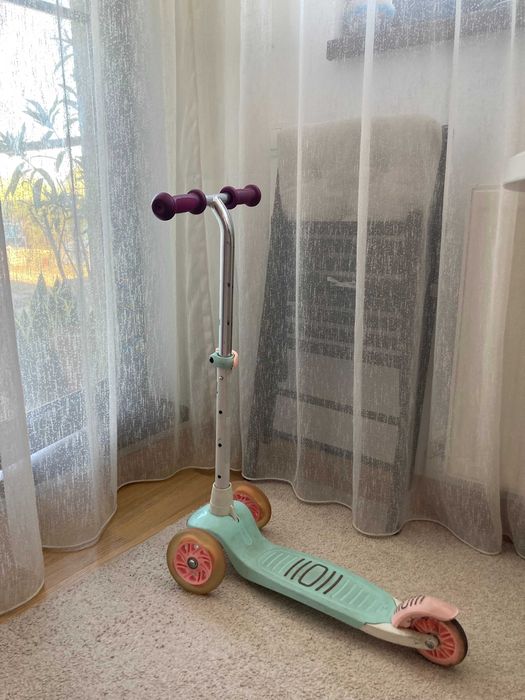 Vand trotineta cu luminite