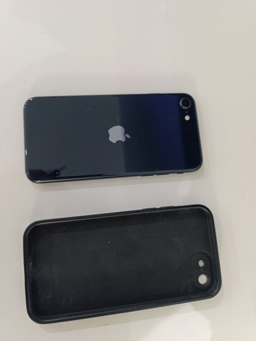 iPhone SE 2020, 64GB
Телефонът е в отлично състояние – работи безупр