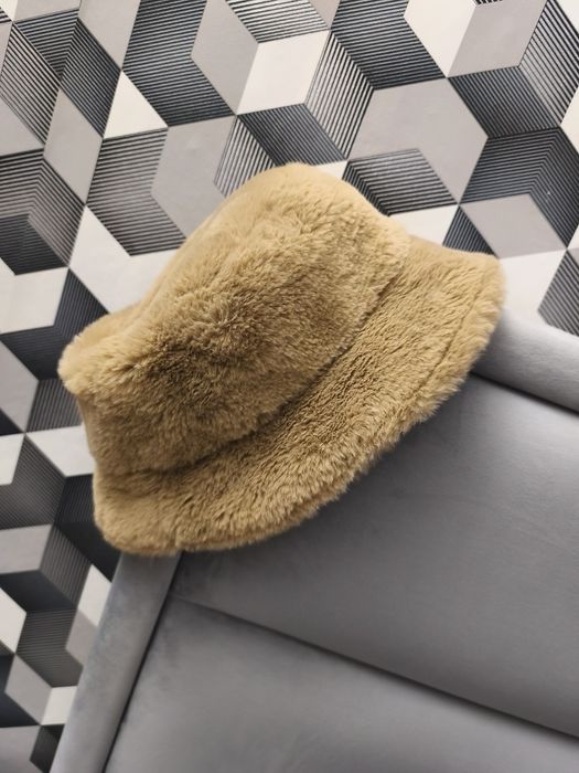 Pălărie cu blăniță LC Waikiki