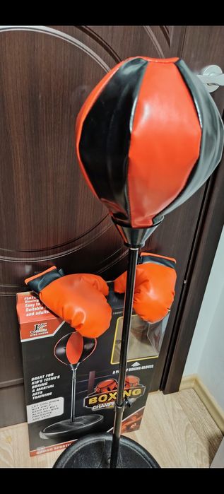 Детска боксова круша с ръкавици за бокс