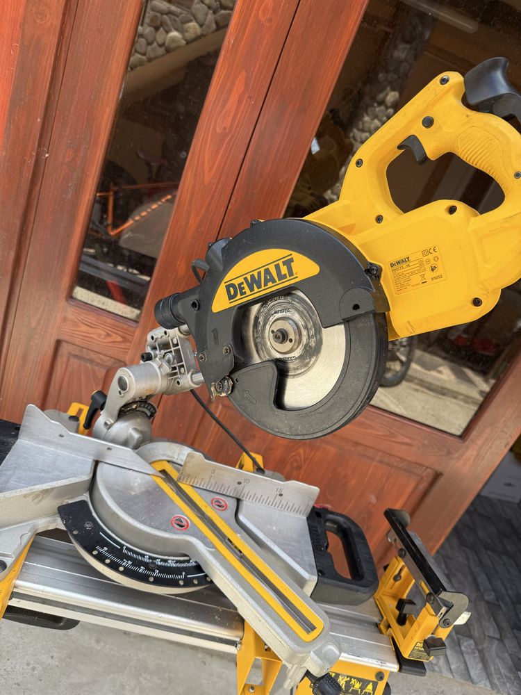 Pendula dewalt cu masa