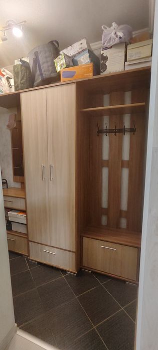 Продам прихожую с зеркалом