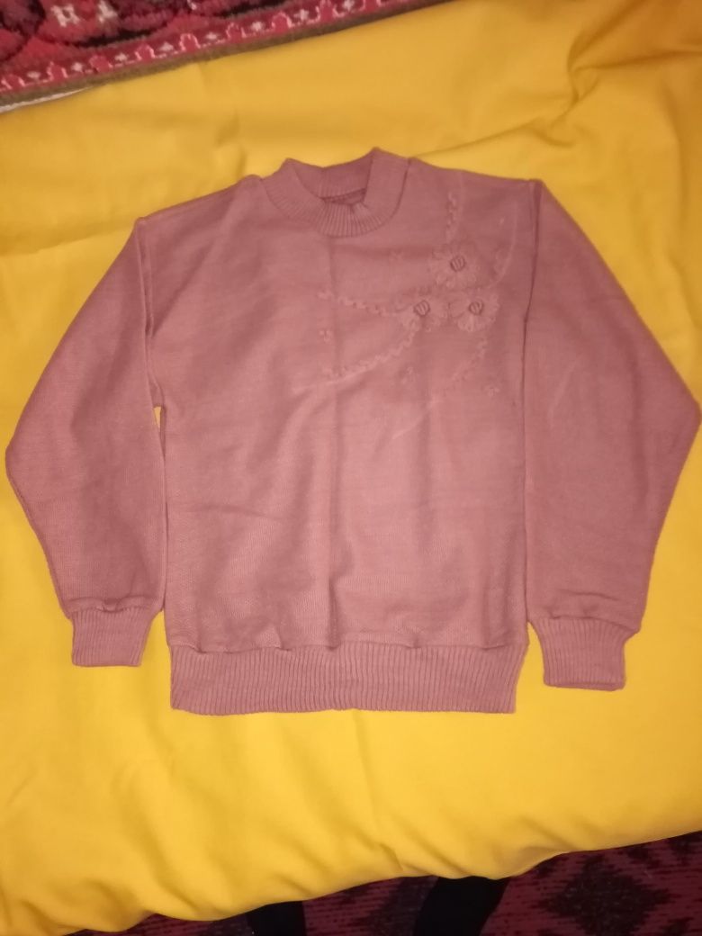 Продаётся детский свитер