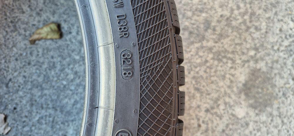 4 anvelope iarna ca si noi, Continental 255/40/19.Pretul este pe buc.