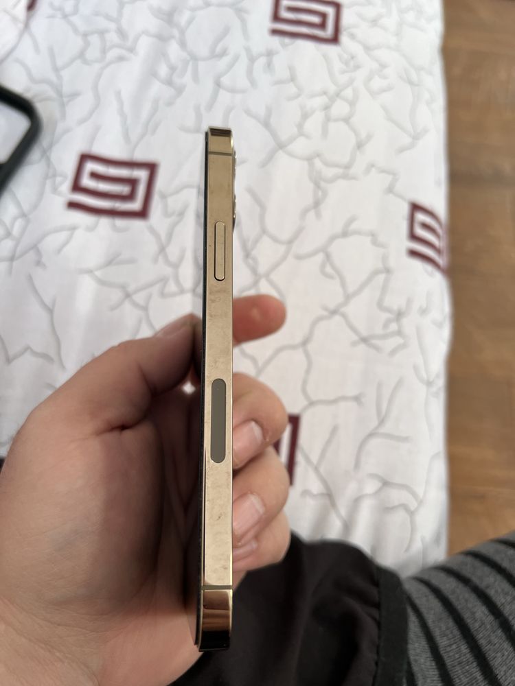 Продам Iphone 12 Pro