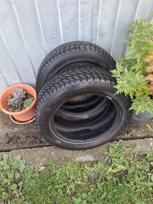 Vand 2 cauciucuri iarna 205 55 16.