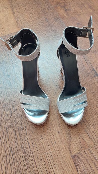 Обувки на викок ток