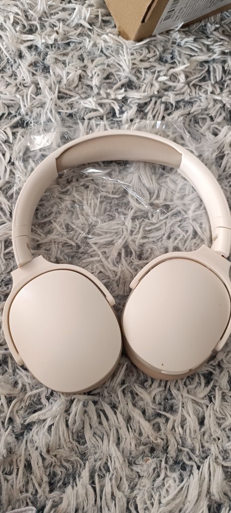 Безжични on-ear слушалки