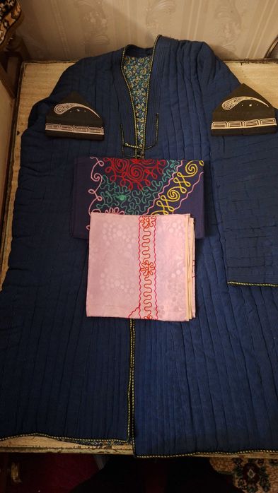 Продаётся: чапаны (бекасам), танцевальный костюм и свитер из Инди