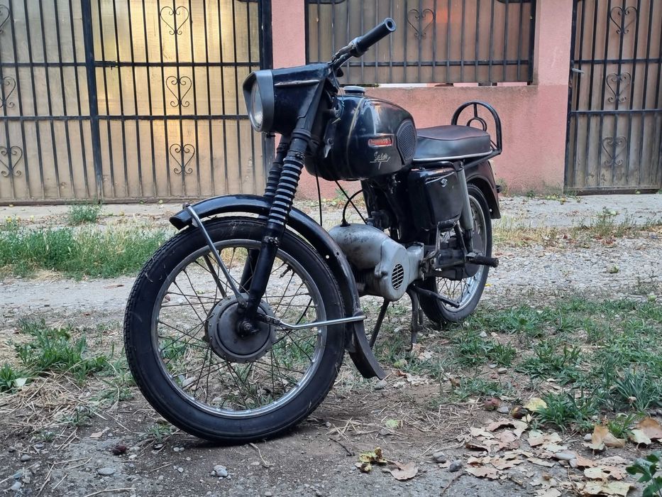 motoreta mobra 50 primul model