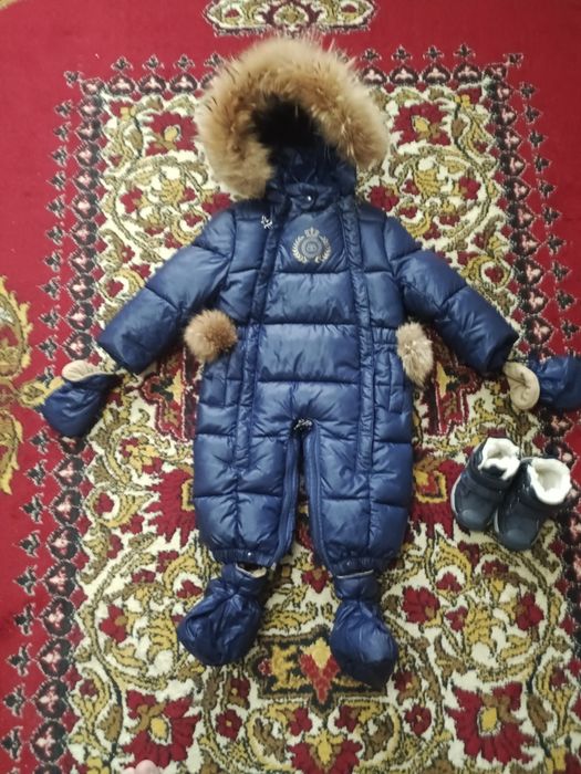 Продам детский комбенизон ботинки зимние