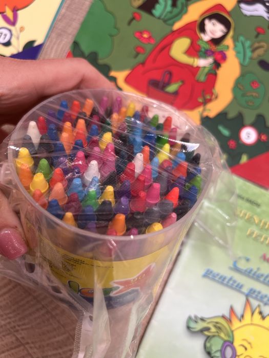 Lot carti prescolari si creioane cerate