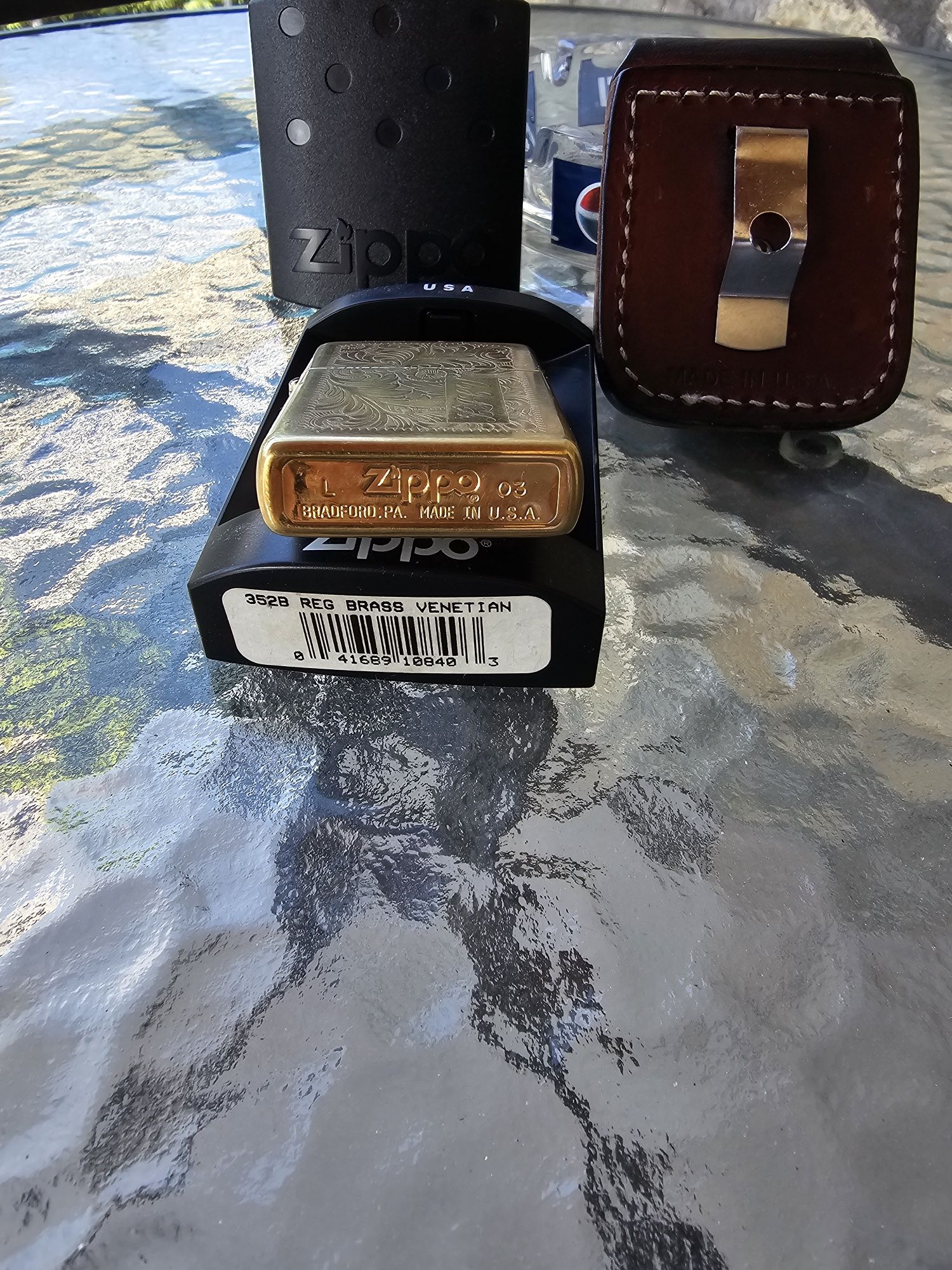 Vând Zippo Brass Venețian gold NOU