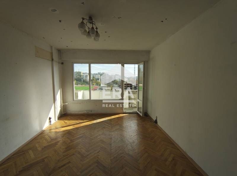 Ексклузивна източна гарсониера за продажба, в жк Младост, Варна, срещу