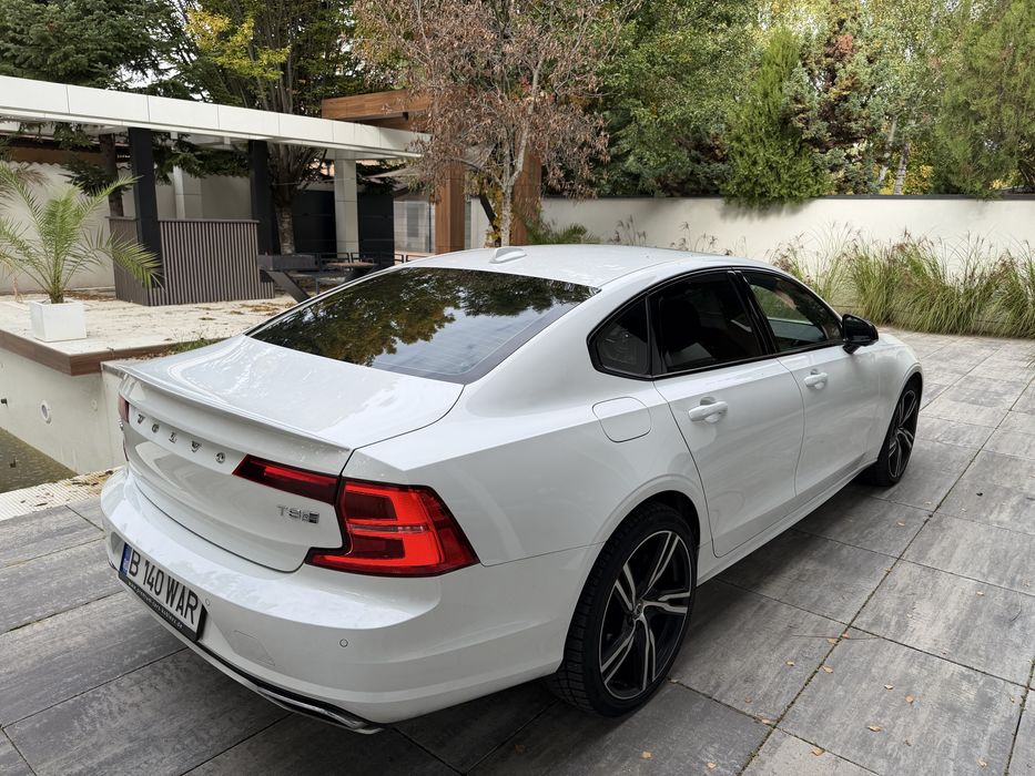 Volvo S90 T8 R-line Twin-Engine AWD 400cp