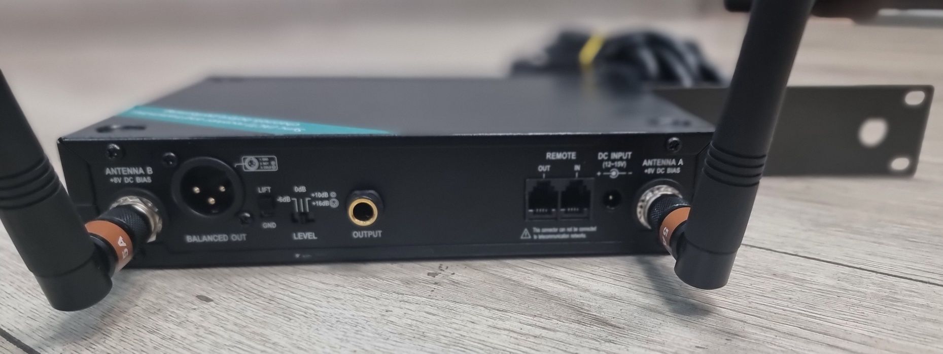 Amanet F28: Microfon Shure Mipro Act515 Mipro Act500H Shure Beta 58A