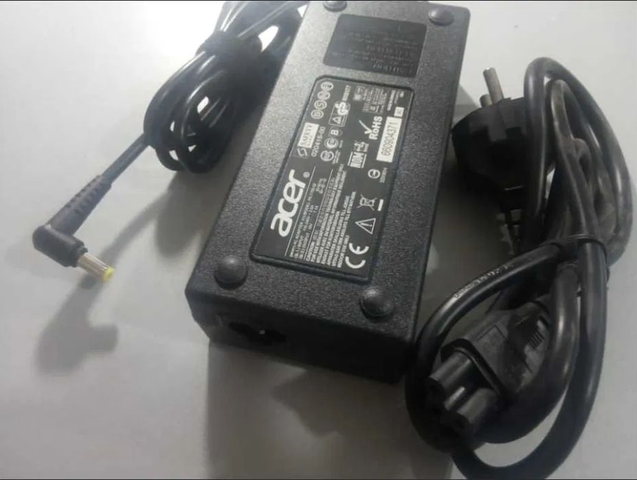 на ACER 19в 7,1А - зарядка блок питания .