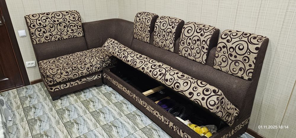 Кухонный уголок диван 2,5х1,4м