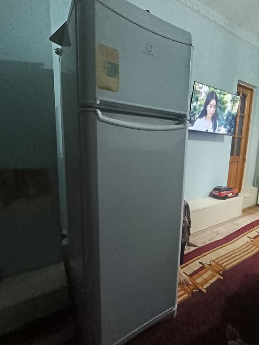 Холодильник Indesit