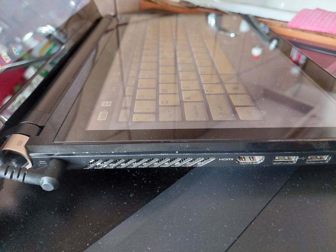 Vând leptop Acer ironia 6120 leptop cu 2 ecrane tactile
