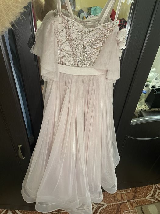 Vand rochie fete 6-7 ani