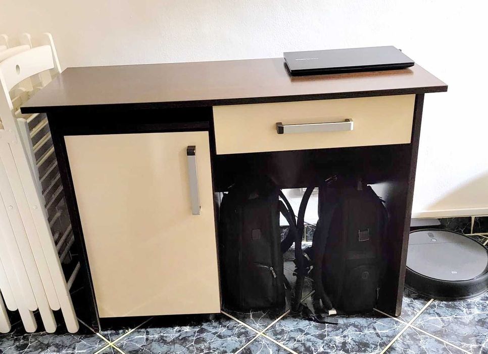 Vand birou dimensiuni reduse, culoare venghe + bej