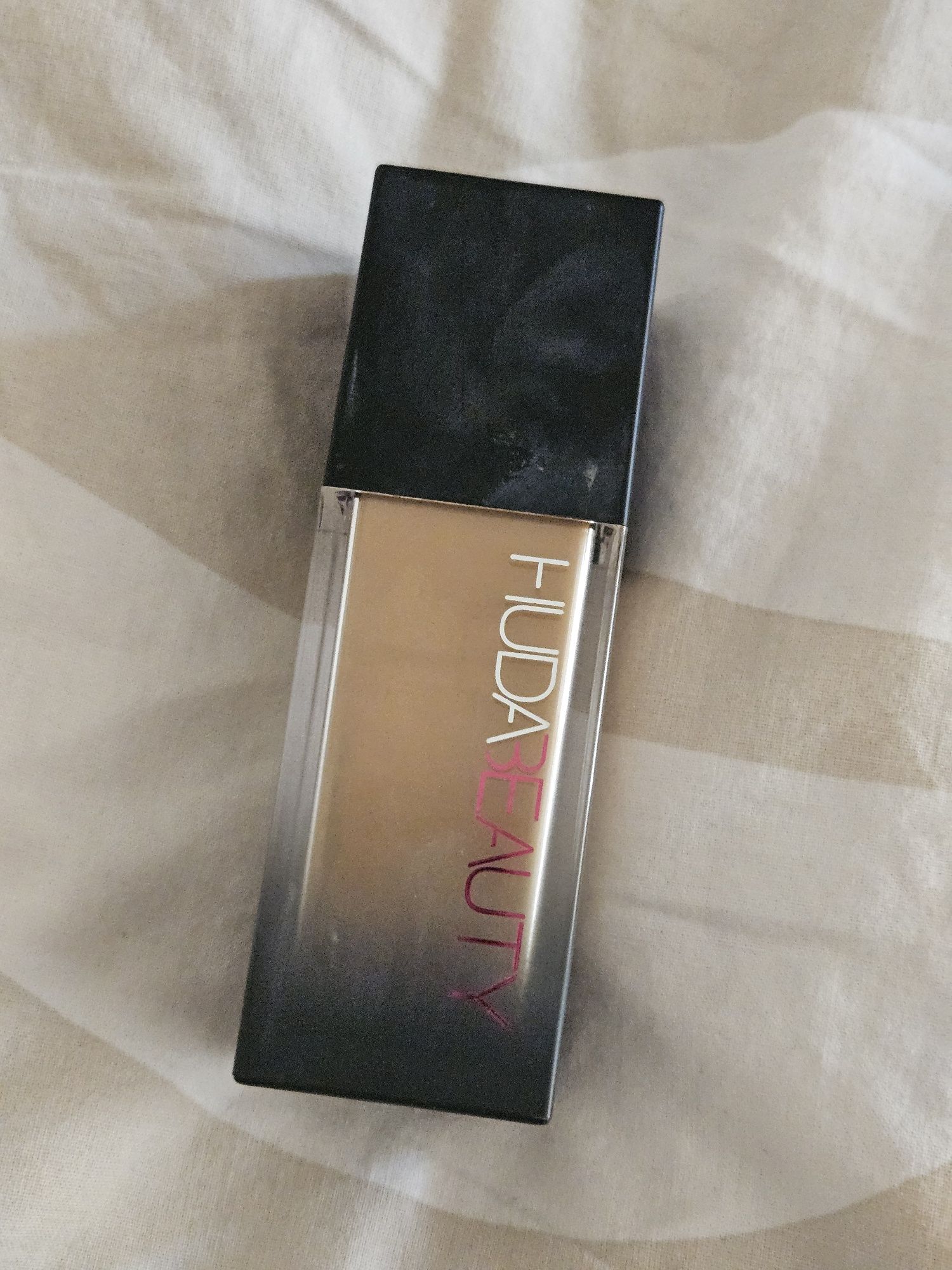 Фон дьо тен Huda Beauty