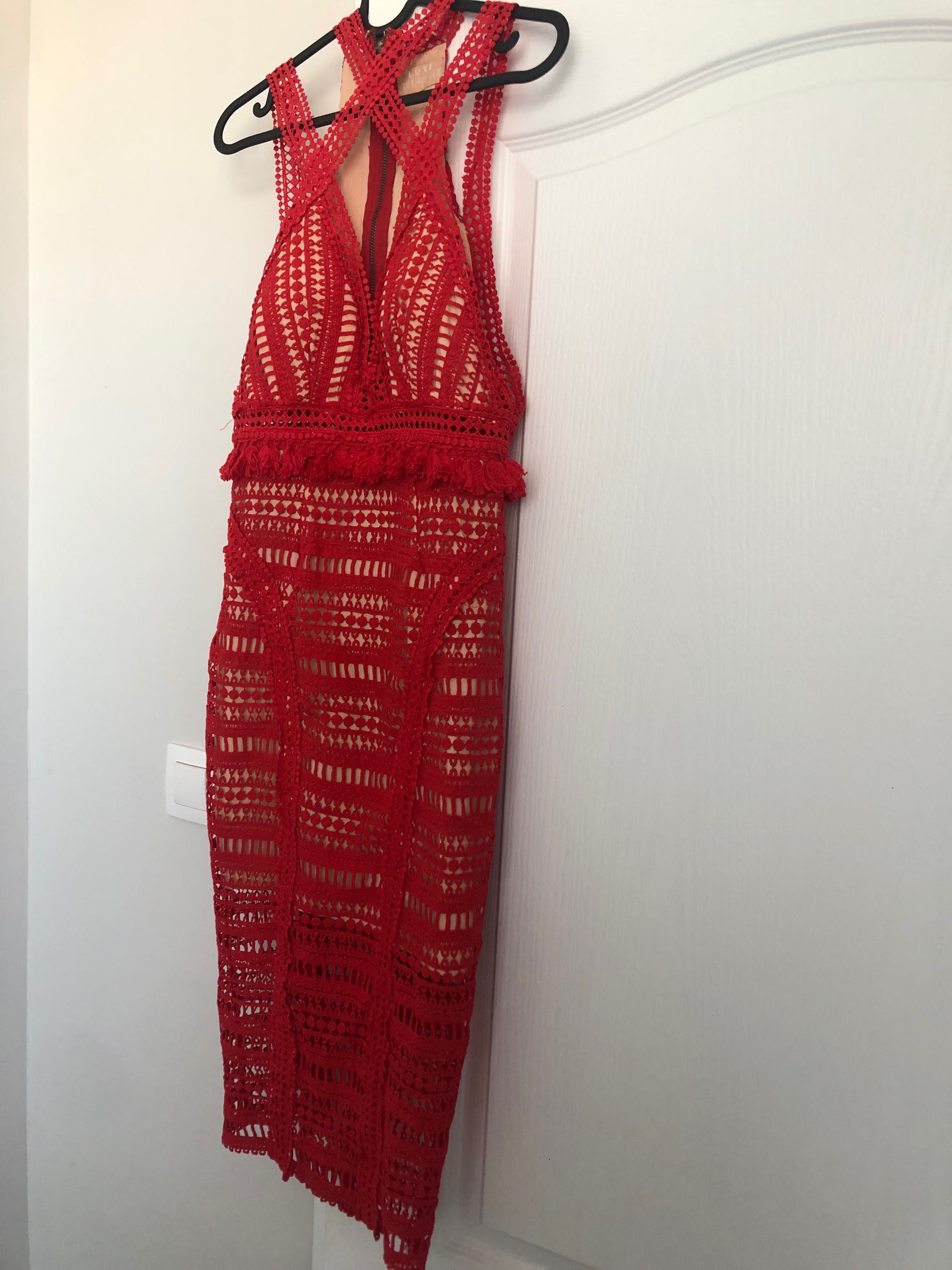 Червена плетена рокля