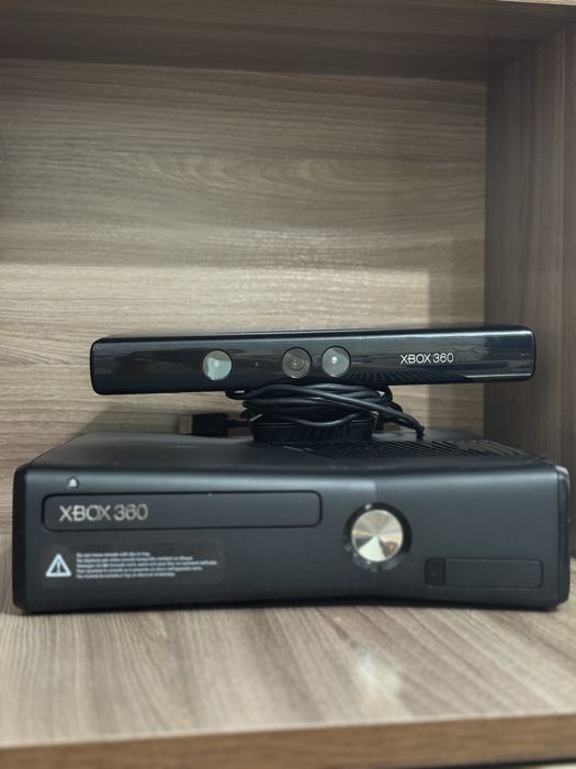 Продам XBOX 360 с кинектом, джостиком и играми