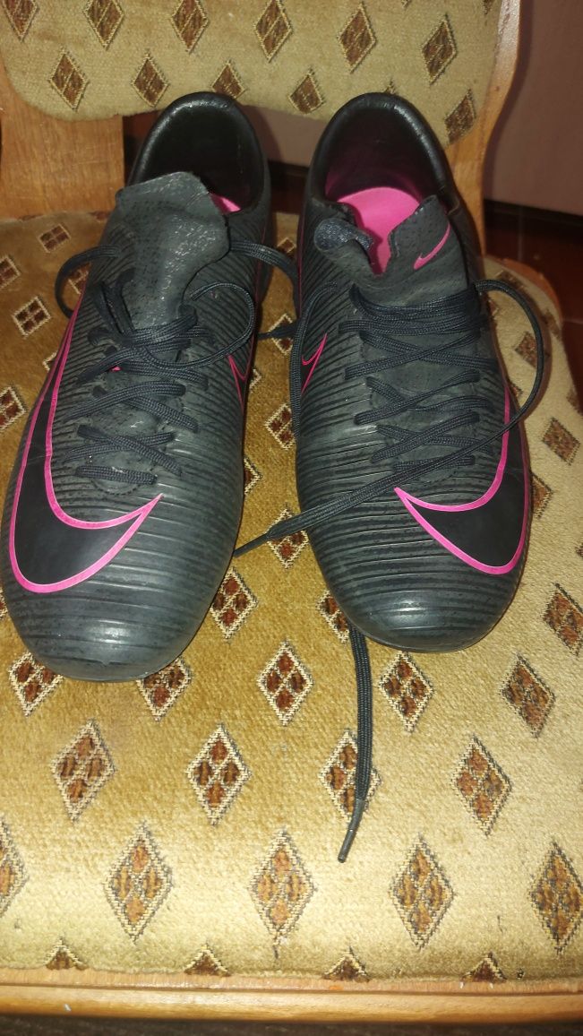 Vand ghete de fotbal Nike