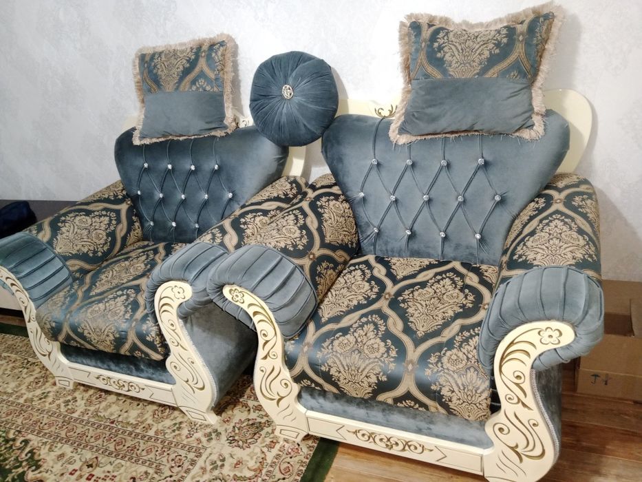 Продам диван с креслом